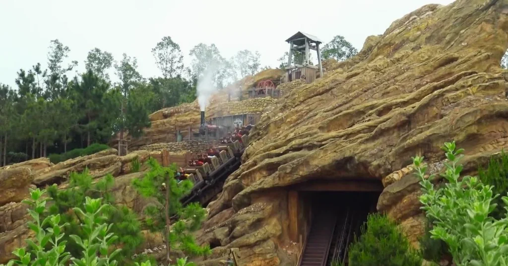 6. Big Grizzly Mountain Runaway Mine Cars 1024x536